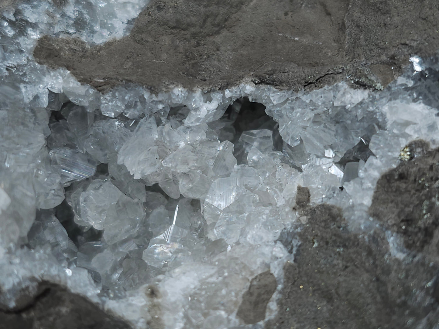 #33082 Super clear Nailhead Spar Calcite cluster, Chalcopyrite ore and multiple small fossils in the matrix