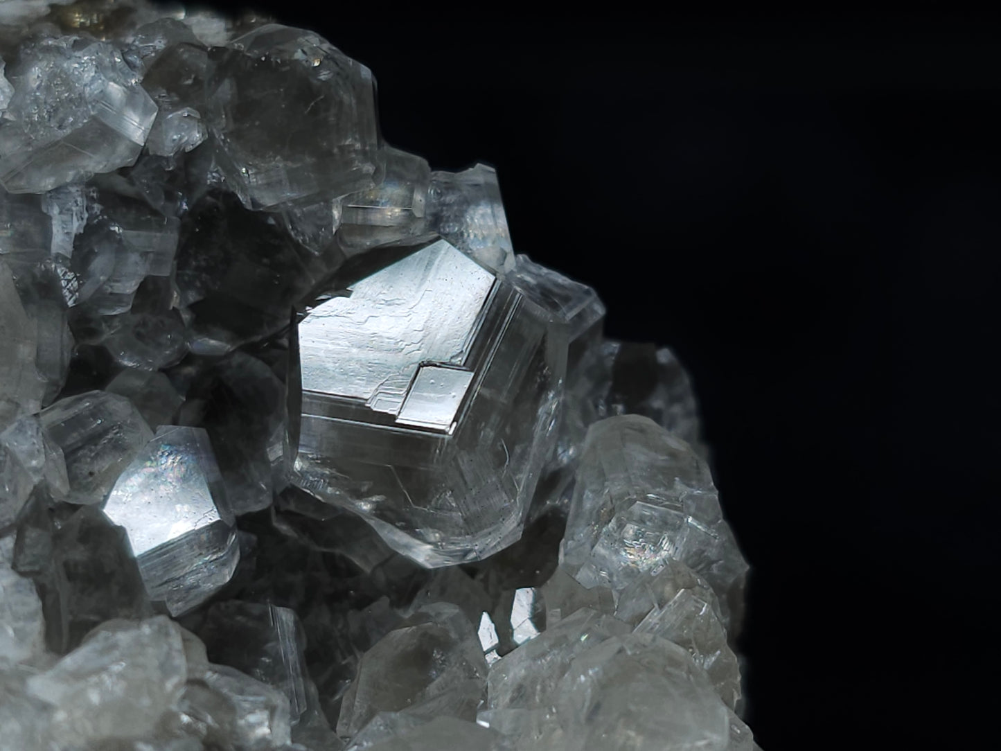 #33071 Super clear Nailhead Spar Calcite cluster, Chalcopyrite ore and multiple small fossils in the matrix