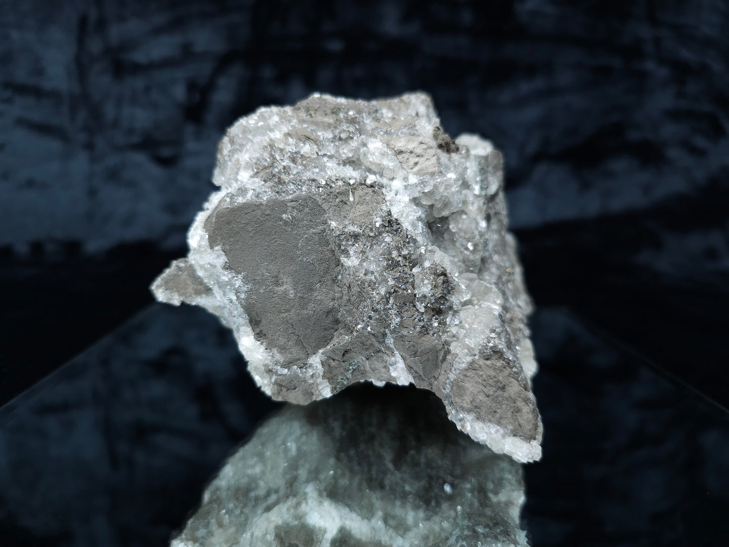#33084 Super clear Nailhead Spar Calcite geode, Chalcopyrite ore and multiple small fossils in the matrix