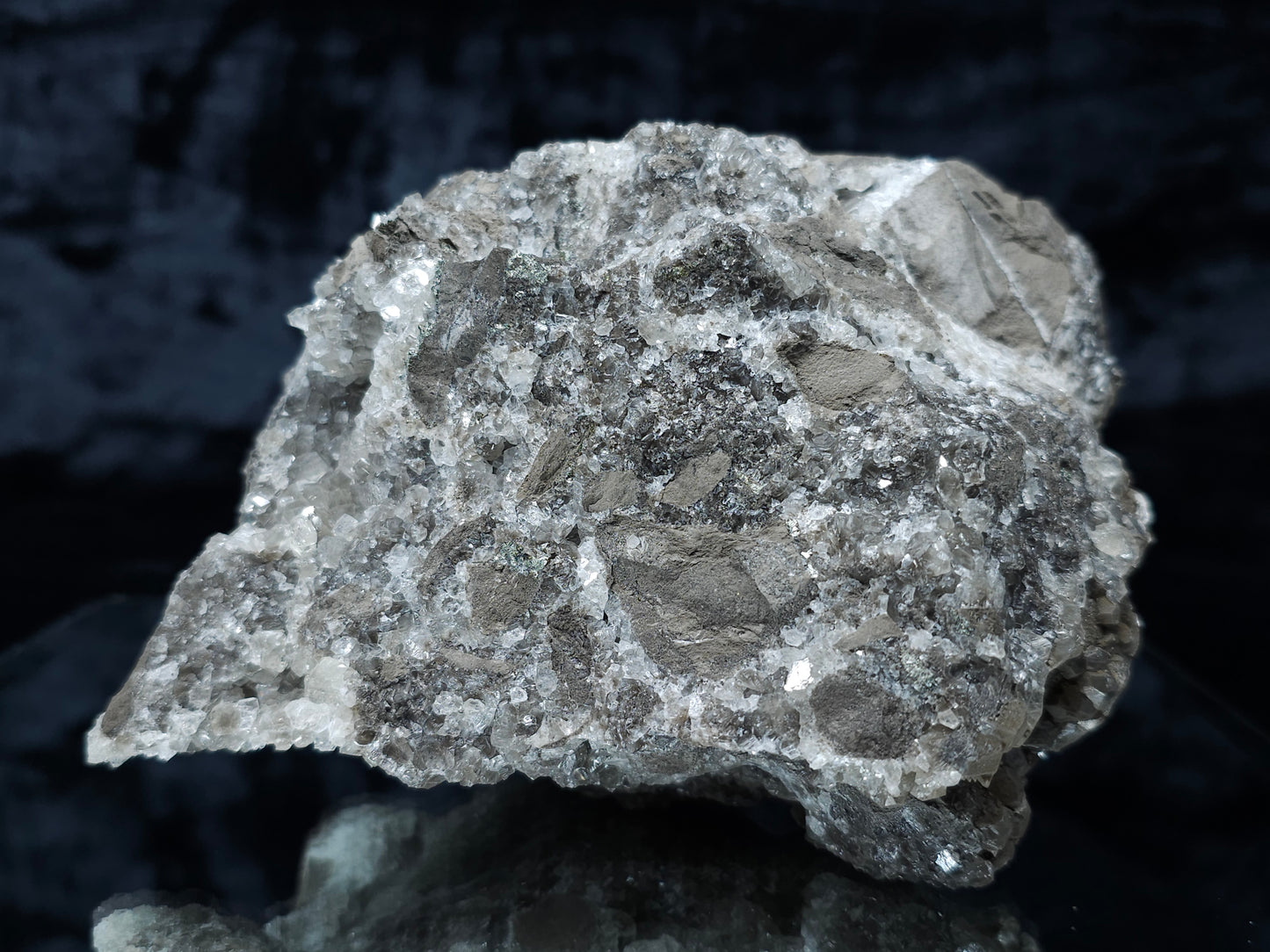 #33084 Super clear Nailhead Spar Calcite geode, Chalcopyrite ore and multiple small fossils in the matrix