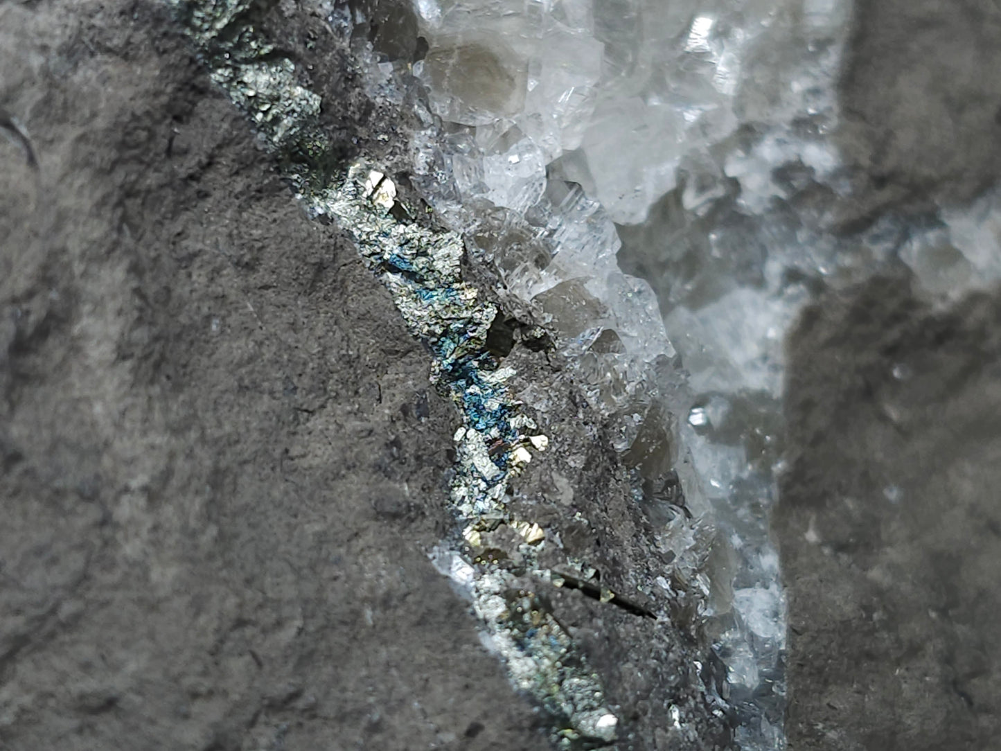 #33084 Super clear Nailhead Spar Calcite geode, Chalcopyrite ore and multiple small fossils in the matrix