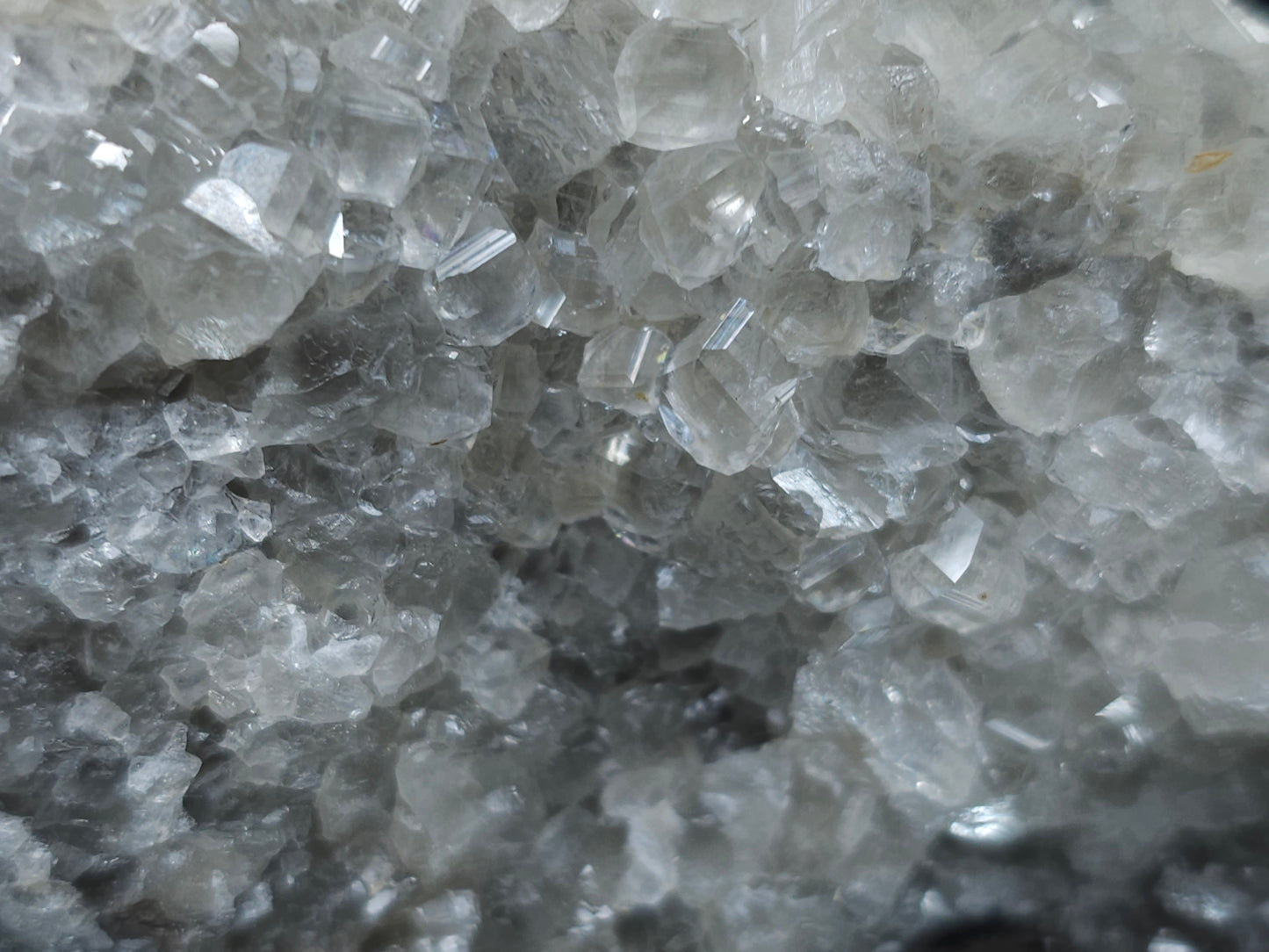 #33090 Super clear Nailhead Spar Calcite geode, Chalcopyrite ore and multiple small fossils in the matrix