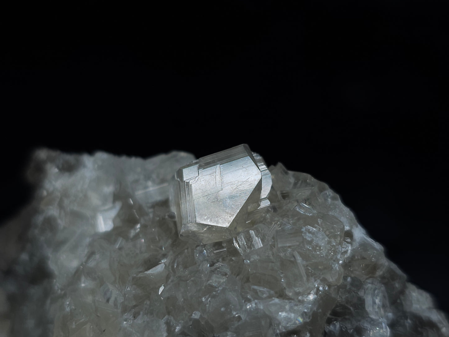 #33103 Super clear Nailhead Spar Calcite with Chalcopyrite ore and multiple small fossils in the matrix