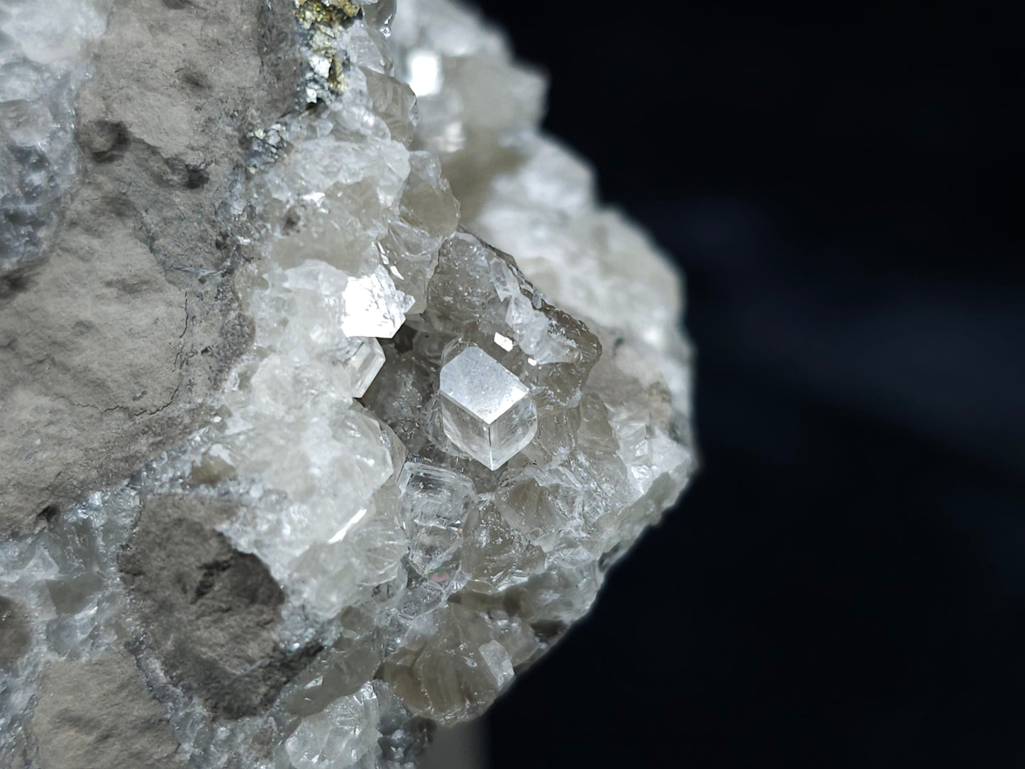 #33103 Super clear Nailhead Spar Calcite with Chalcopyrite ore and multiple small fossils in the matrix