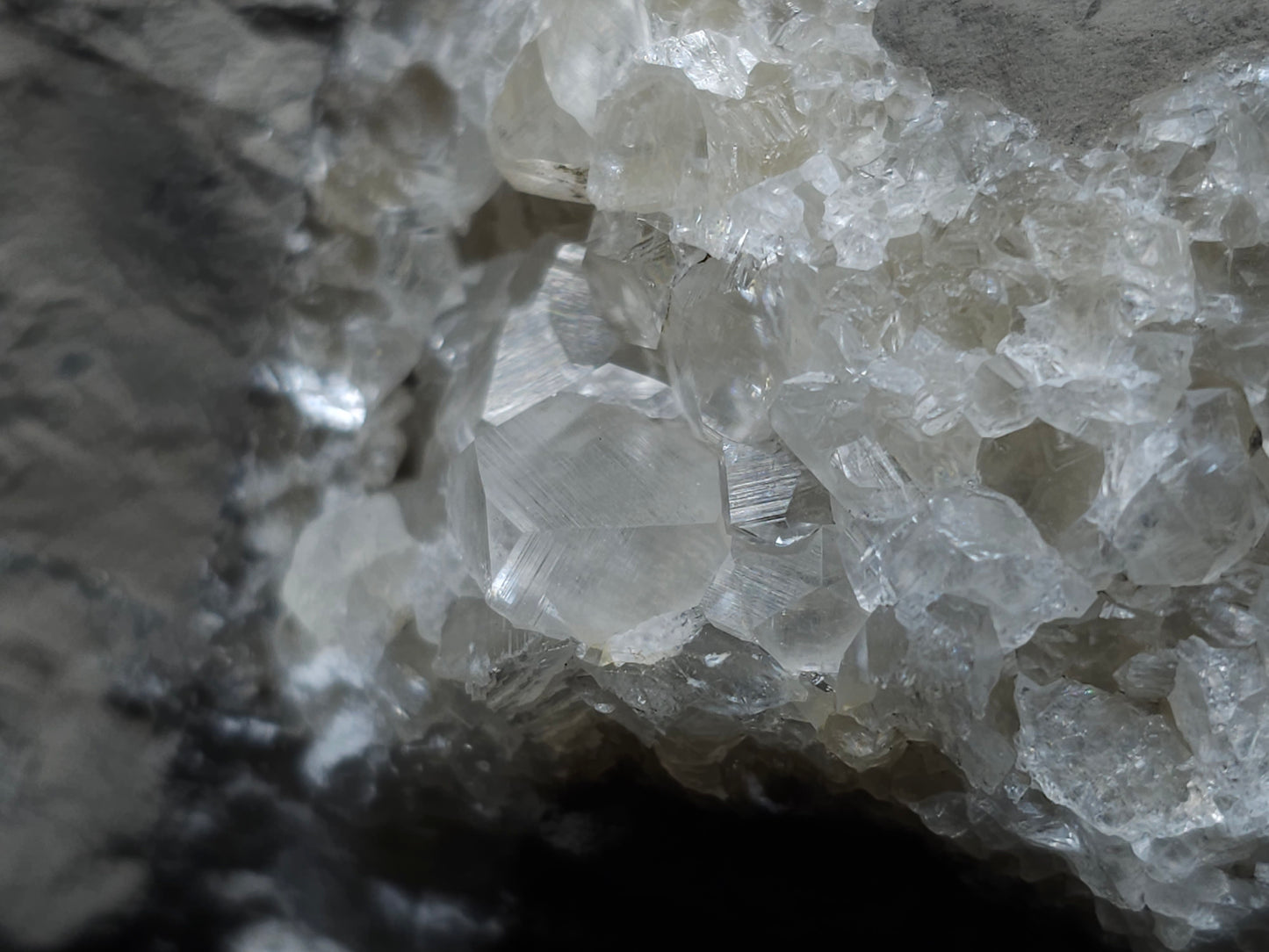 #33088 Super clear Nailhead Spar Calcite geode, Chalcopyrite ore and multiple small fossils in the matrix