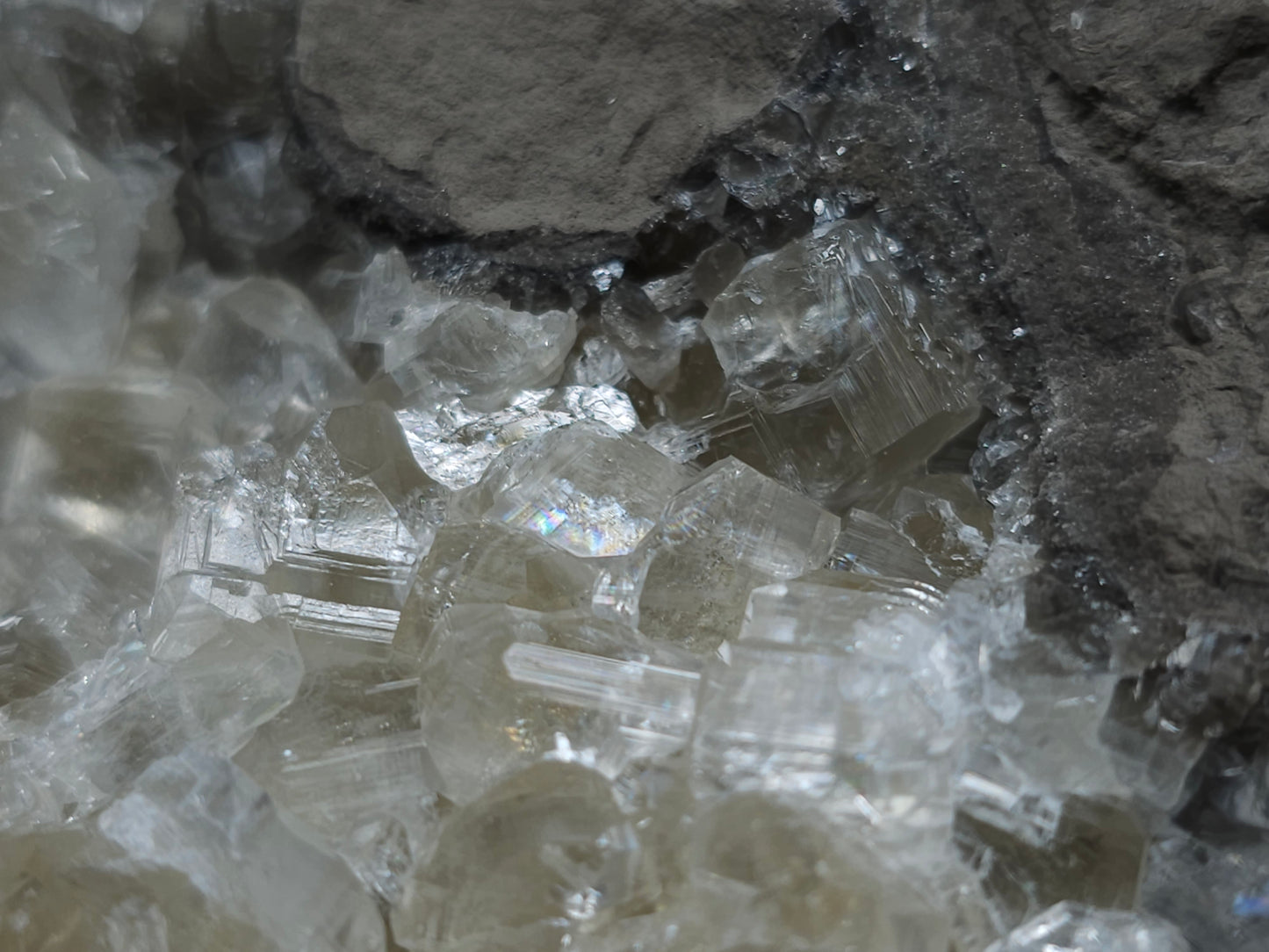 #33087 Super clear Nailhead Spar Calcite geode, Chalcopyrite ore and multiple small fossils in the matrix