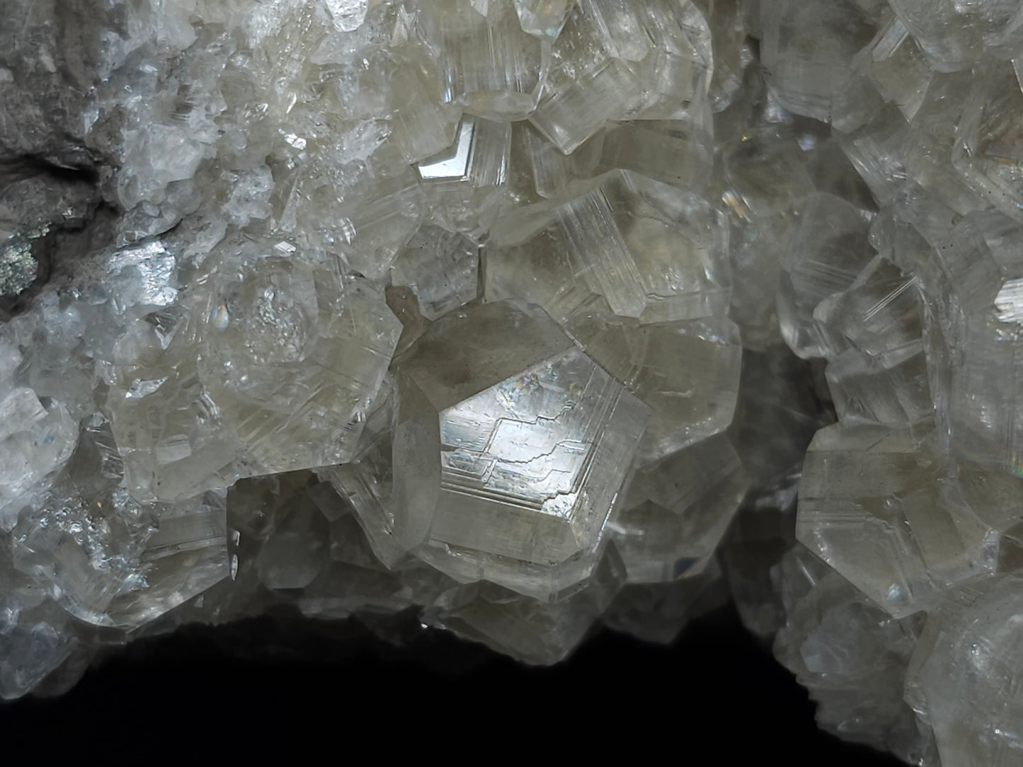 #33087 Super clear Nailhead Spar Calcite geode, Chalcopyrite ore and multiple small fossils in the matrix
