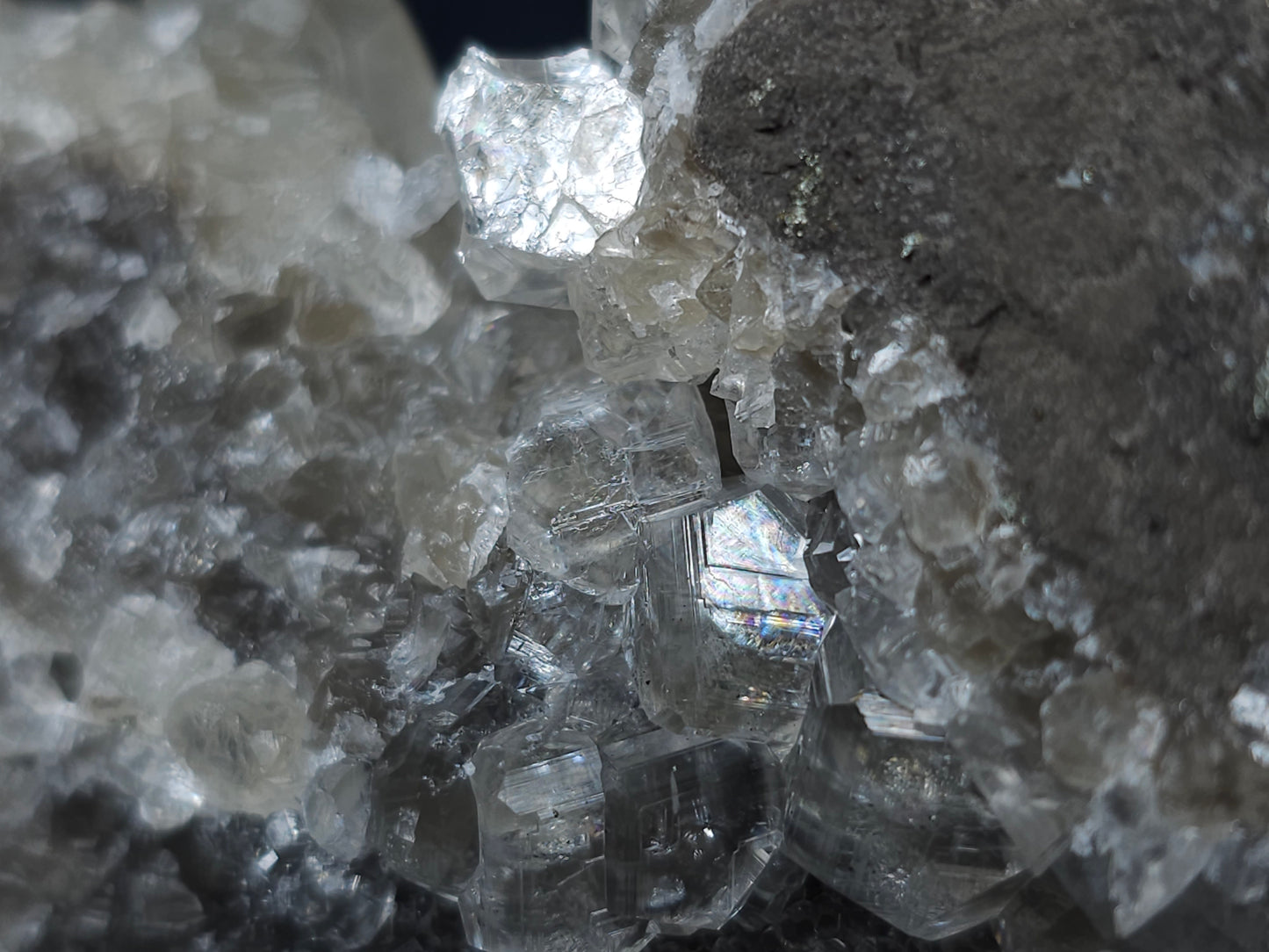 #33087 Super clear Nailhead Spar Calcite geode, Chalcopyrite ore and multiple small fossils in the matrix