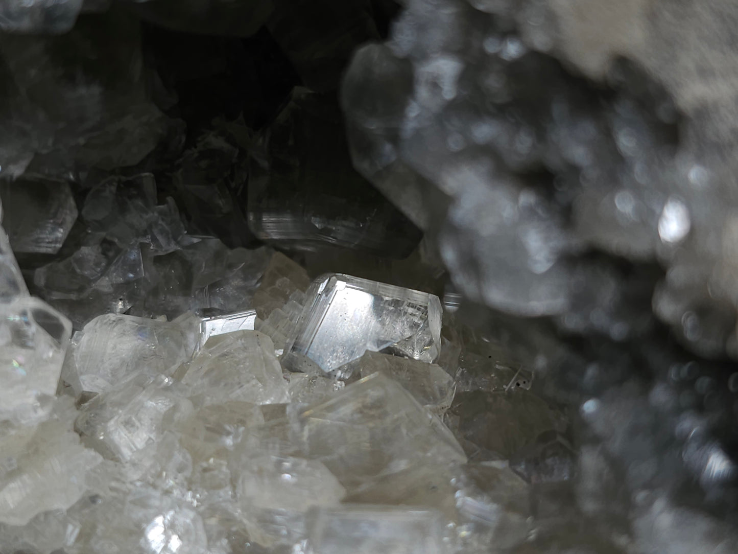 #33087 Super clear Nailhead Spar Calcite geode, Chalcopyrite ore and multiple small fossils in the matrix