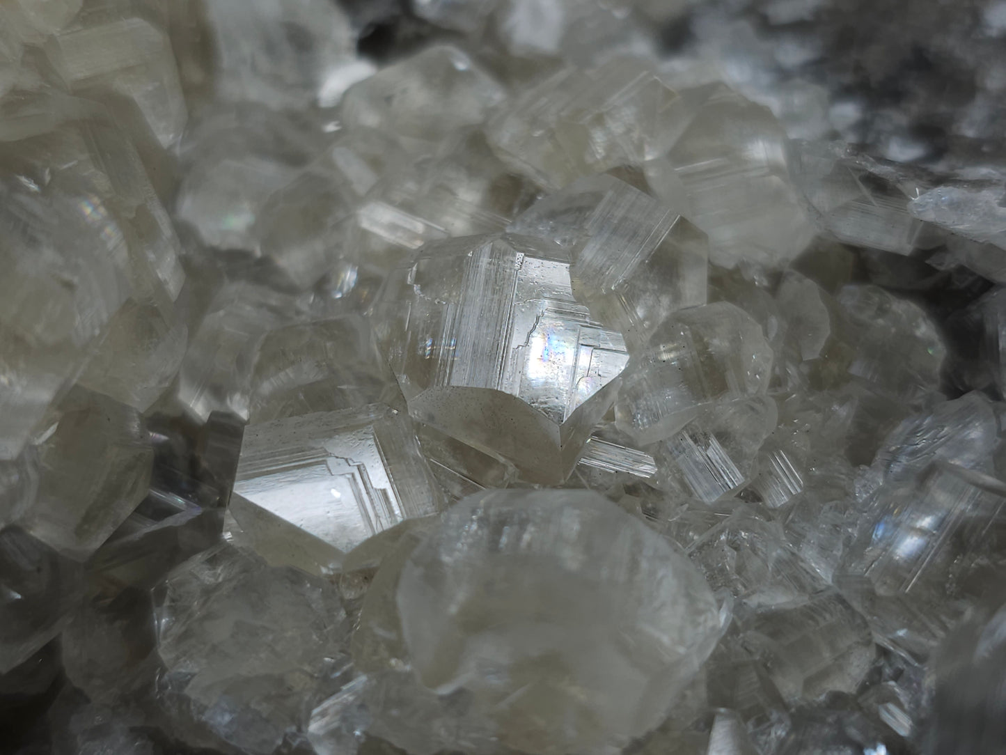 #33087 Super clear Nailhead Spar Calcite geode, Chalcopyrite ore and multiple small fossils in the matrix