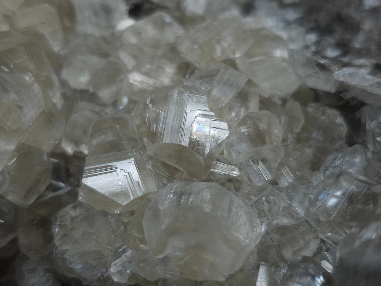 #33087 Super clear Nailhead Spar Calcite geode, Chalcopyrite ore and multiple small fossils in the matrix