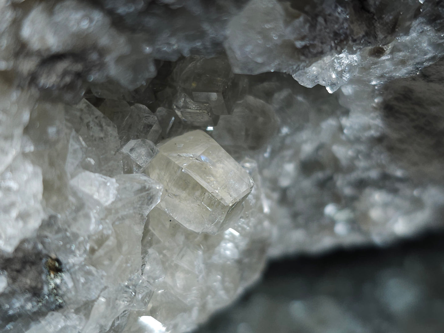 #33101 Super clear Nailhead Spar Calcite geode, Chalcopyrite ore and multiple small fossils in the matrix