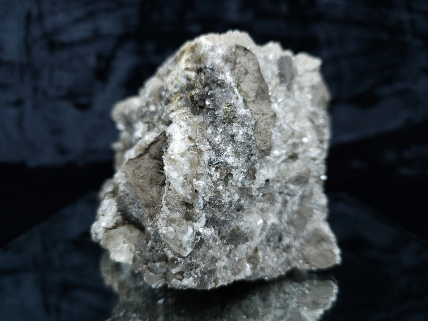 #33101 Super clear Nailhead Spar Calcite geode, Chalcopyrite ore and multiple small fossils in the matrix