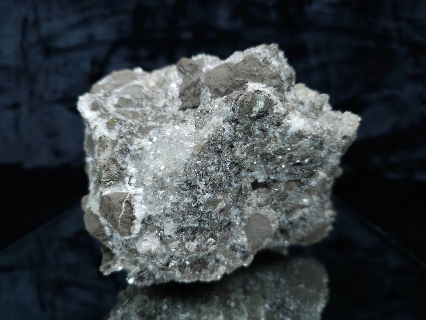 #33101 Super clear Nailhead Spar Calcite geode, Chalcopyrite ore and multiple small fossils in the matrix