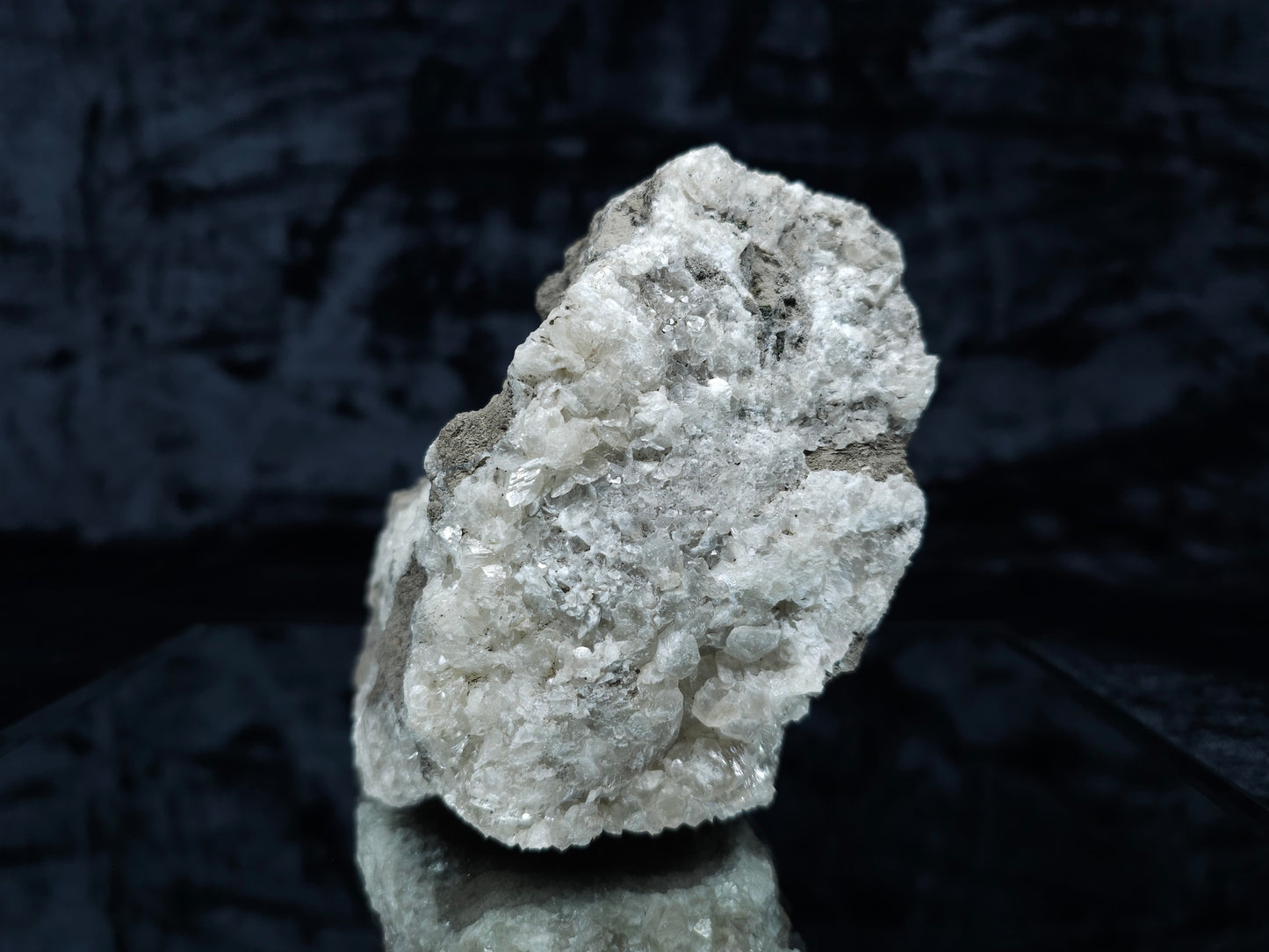 #33113 Super clear Nailhead Spar Calcite geode with Chalcopyrite ore and multiple small fossils in the matrix