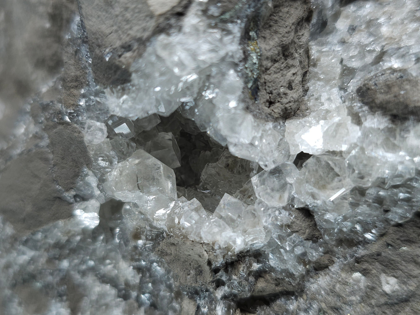 #33102 Super clear Nailhead Spar Calcite geode, Chalcopyrite ore and multiple small fossils in the matrix