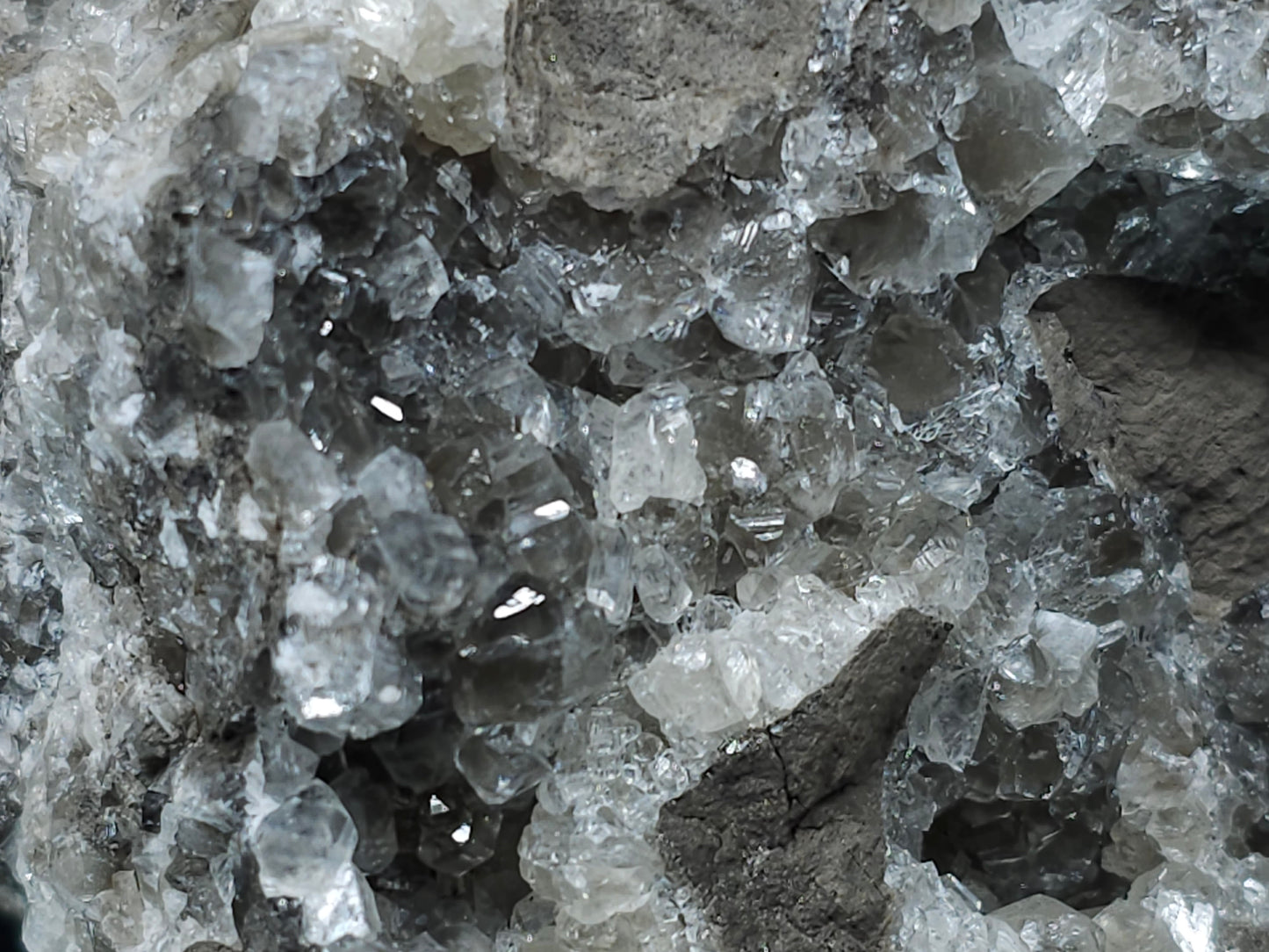 #33102 Super clear Nailhead Spar Calcite geode, Chalcopyrite ore and multiple small fossils in the matrix