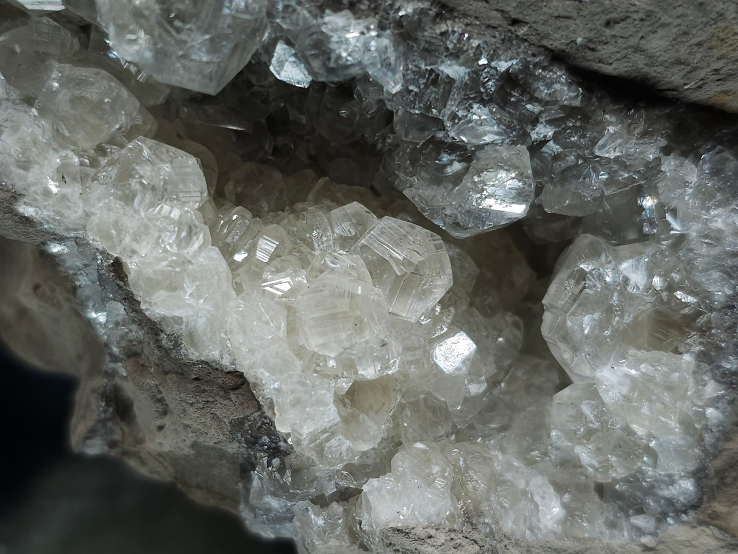 #33078 Super clear Nailhead Spar Calcite geode, Chalcopyrite ore and multiple small fossils in the matrix