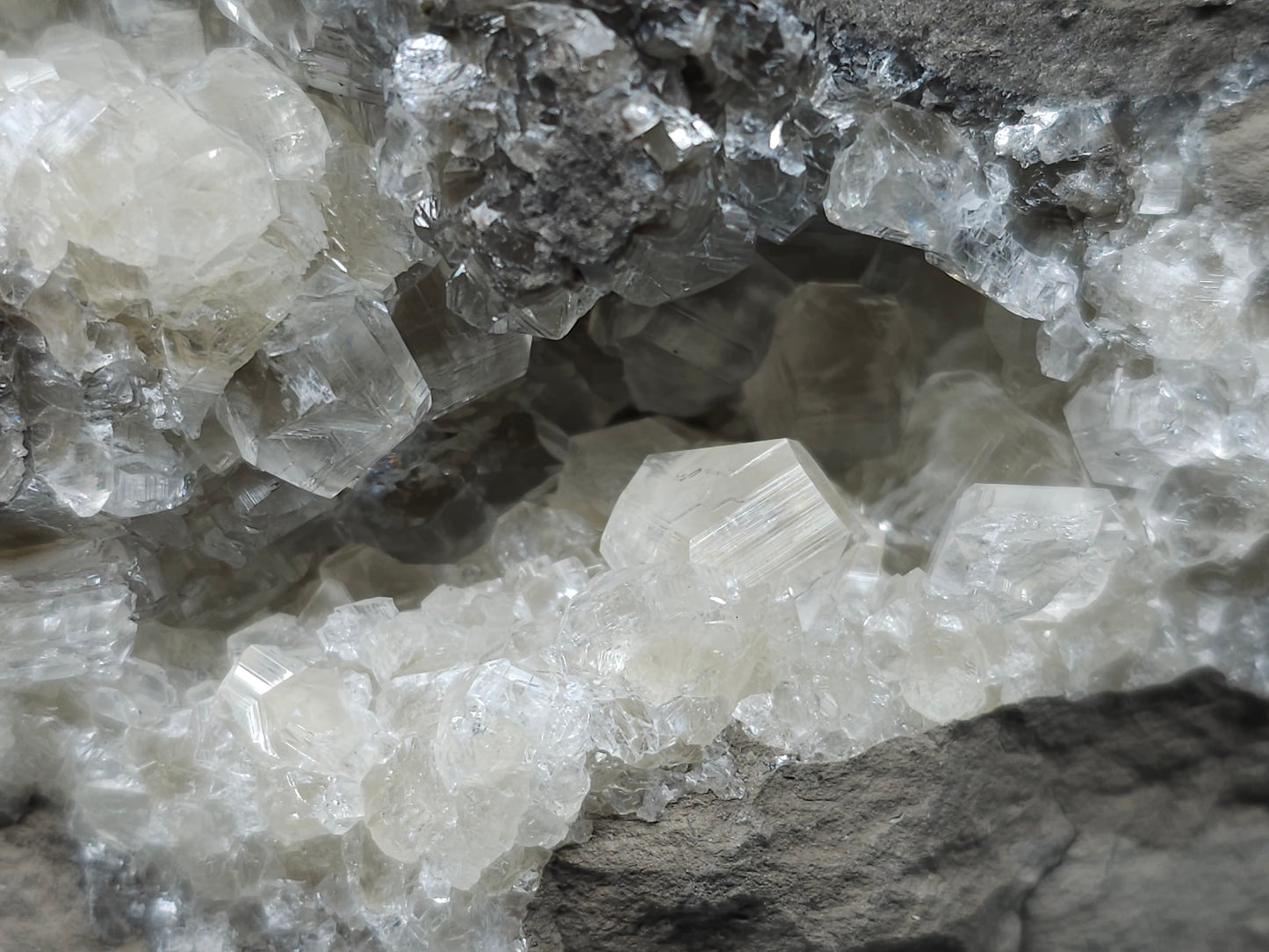 #33078 Super clear Nailhead Spar Calcite geode, Chalcopyrite ore and multiple small fossils in the matrix