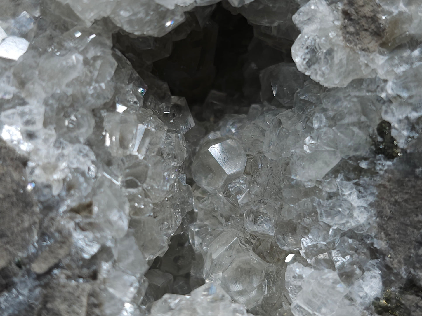 #33070 Super clear Nailhead Spar Calcite geode, Chalcopyrite ore and multiple small fossils in the matrix