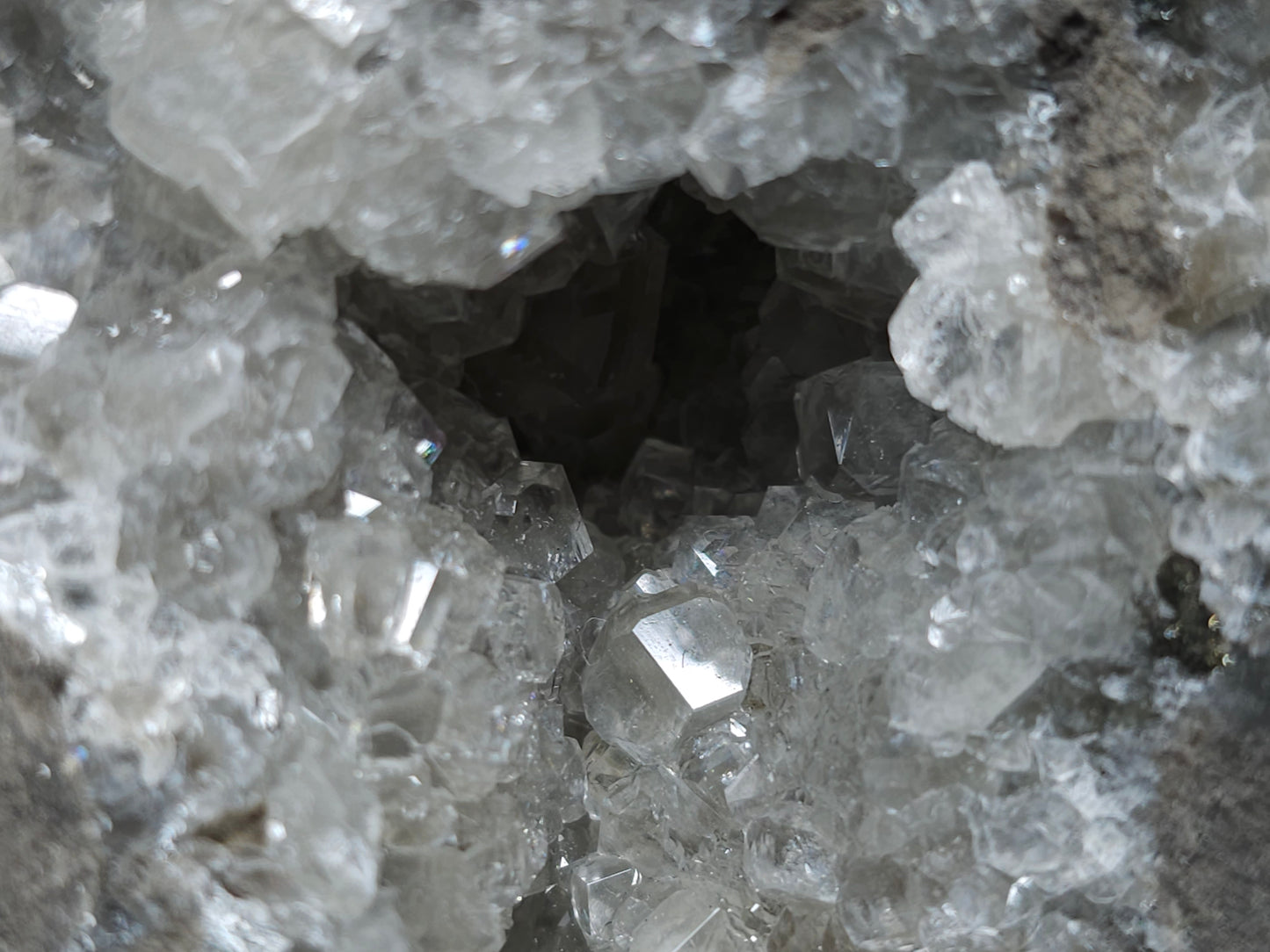 #33070 Super clear Nailhead Spar Calcite geode, Chalcopyrite ore and multiple small fossils in the matrix