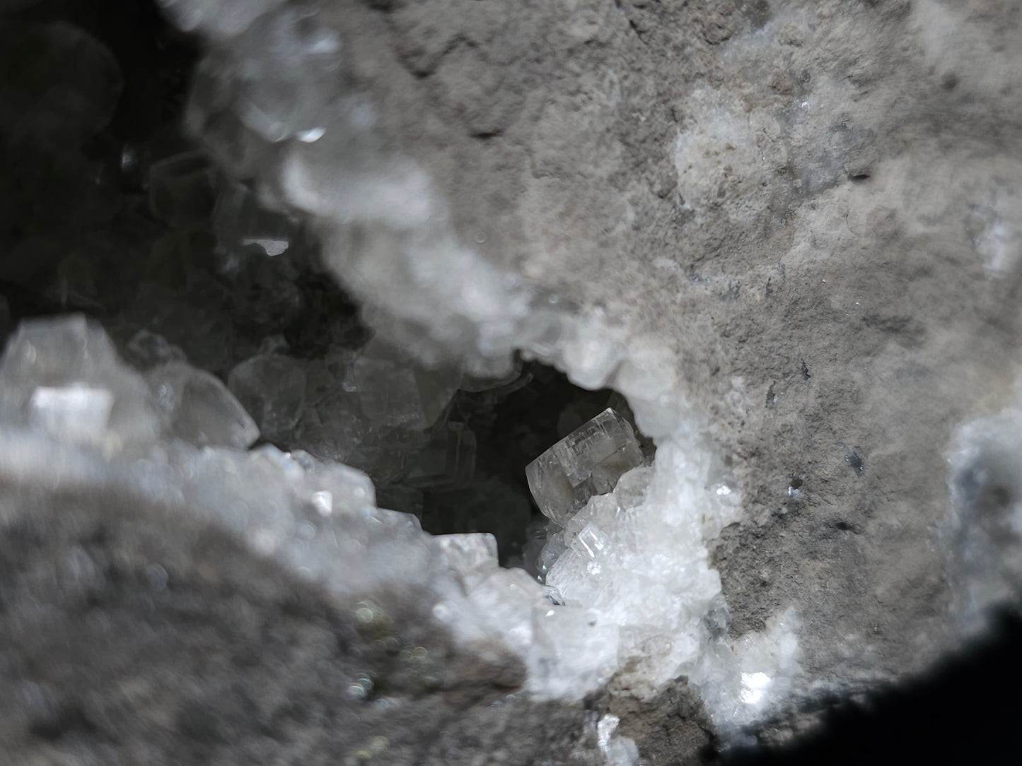 #33070 Super clear Nailhead Spar Calcite geode, Chalcopyrite ore and multiple small fossils in the matrix