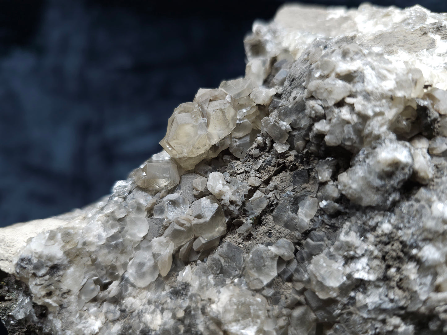 #33070 Super clear Nailhead Spar Calcite geode, Chalcopyrite ore and multiple small fossils in the matrix