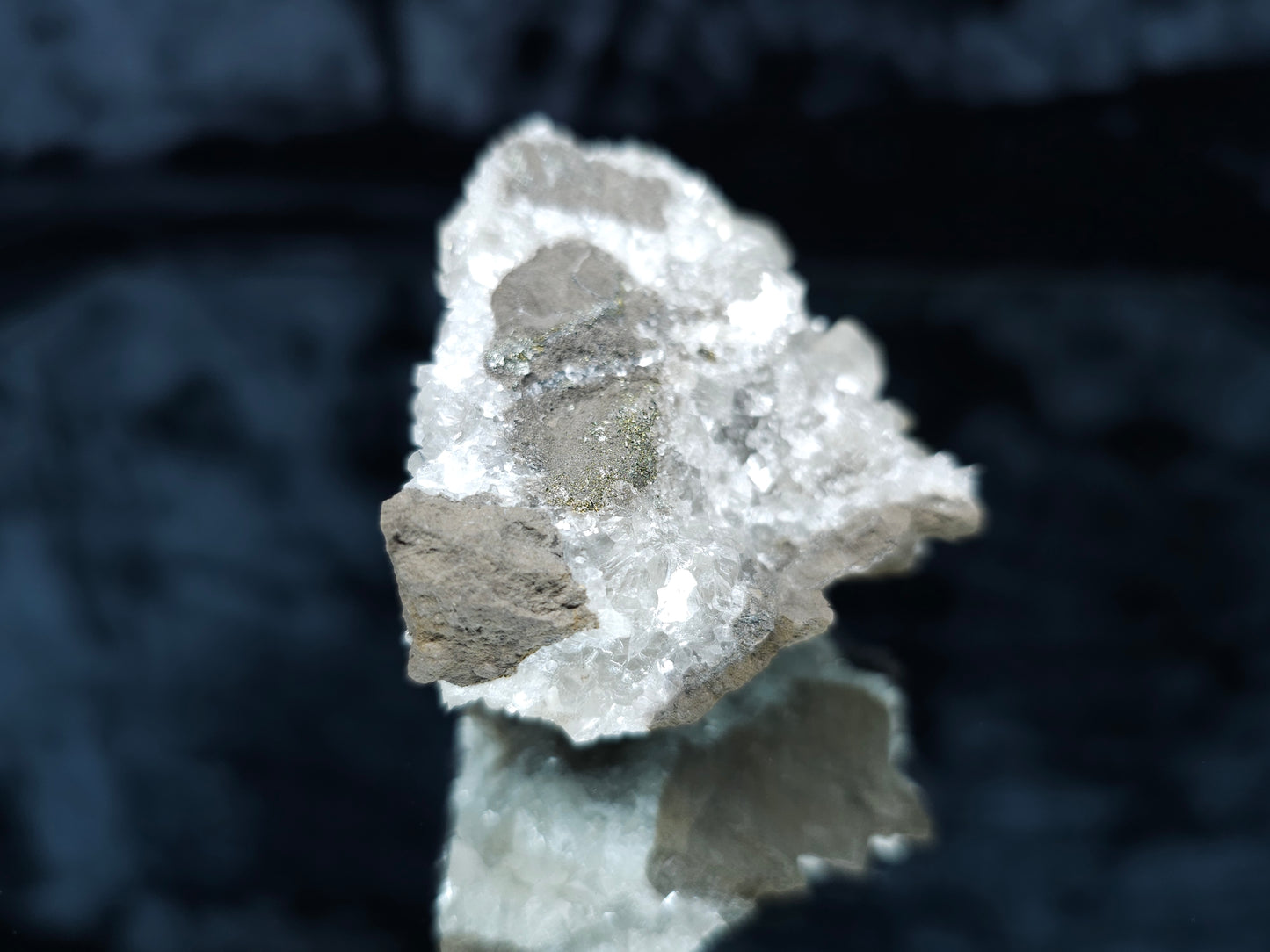 #33112 Super clear Nailhead Spar Calcite cluster with Chalcopyrite ore and multiple small fossils in the matrix
