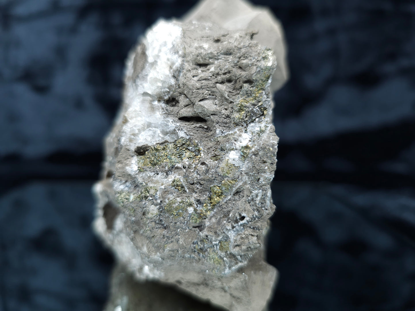 #33119 Super clear Nailhead Spar Calcite cluster with Chalcopyrite ore and multiple small fossils in the matrix