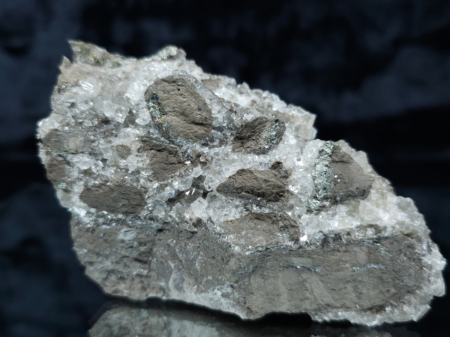 #33111 Super clear Nailhead Spar Calcite geode with Chalcopyrite ore and multiple small fossils in the matrix