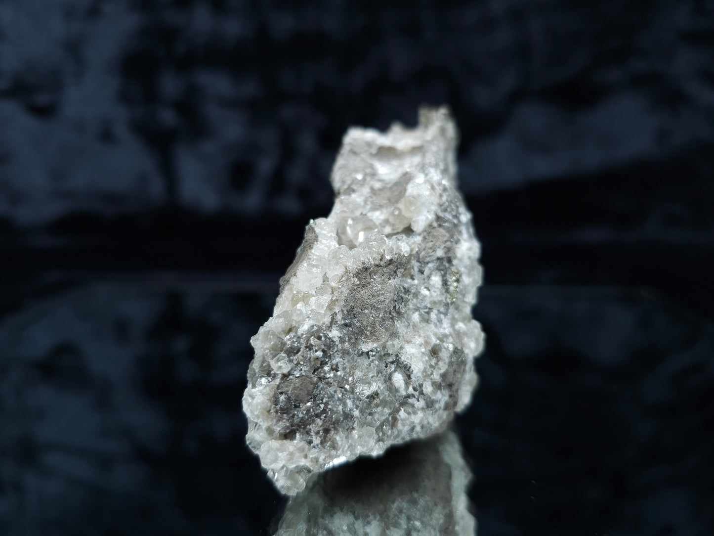#33111 Super clear Nailhead Spar Calcite geode with Chalcopyrite ore and multiple small fossils in the matrix
