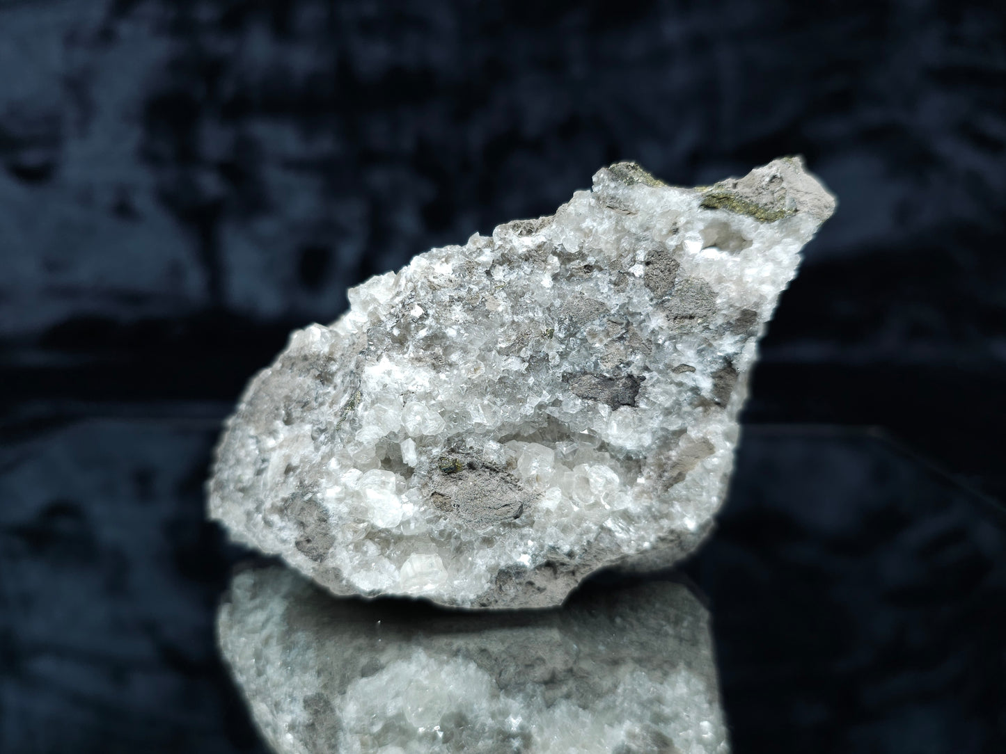#33111 Super clear Nailhead Spar Calcite geode with Chalcopyrite ore and multiple small fossils in the matrix