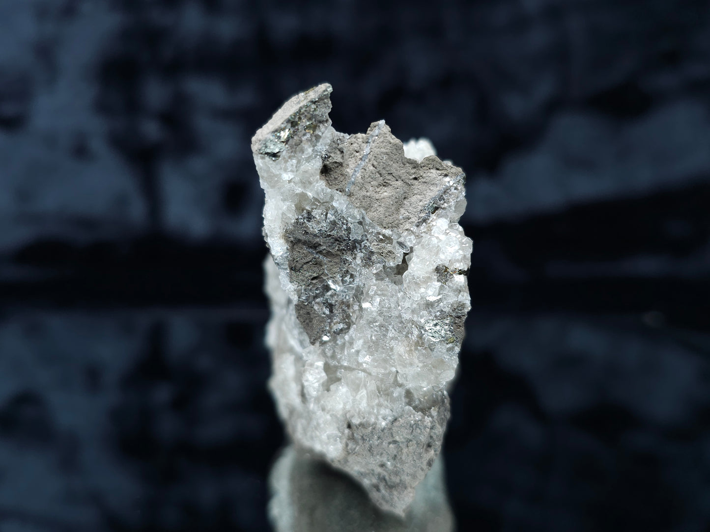 #33111 Super clear Nailhead Spar Calcite geode with Chalcopyrite ore and multiple small fossils in the matrix