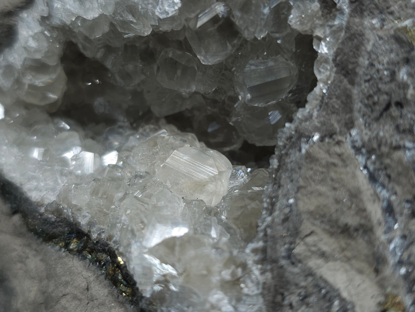 #33118 Super clear Nailhead Spar Calcite geode with Chalcopyrite ore and multiple small fossils in the matrix