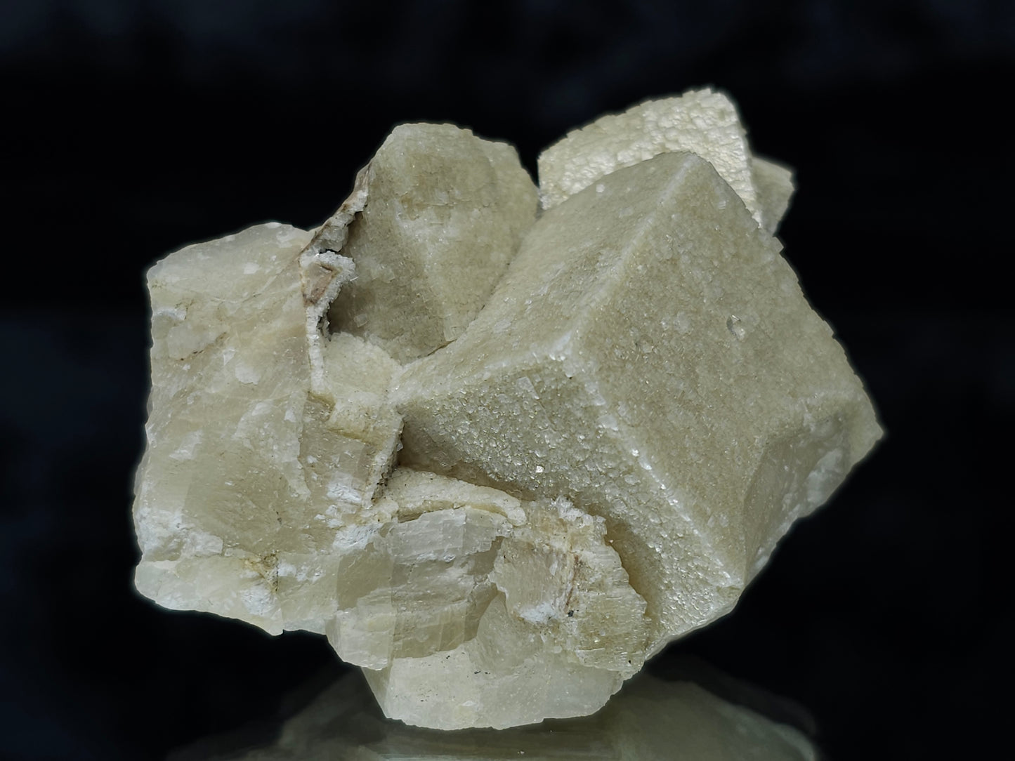#88030 Cream-white Calcite pseudomorph after twin Combined form Calcite