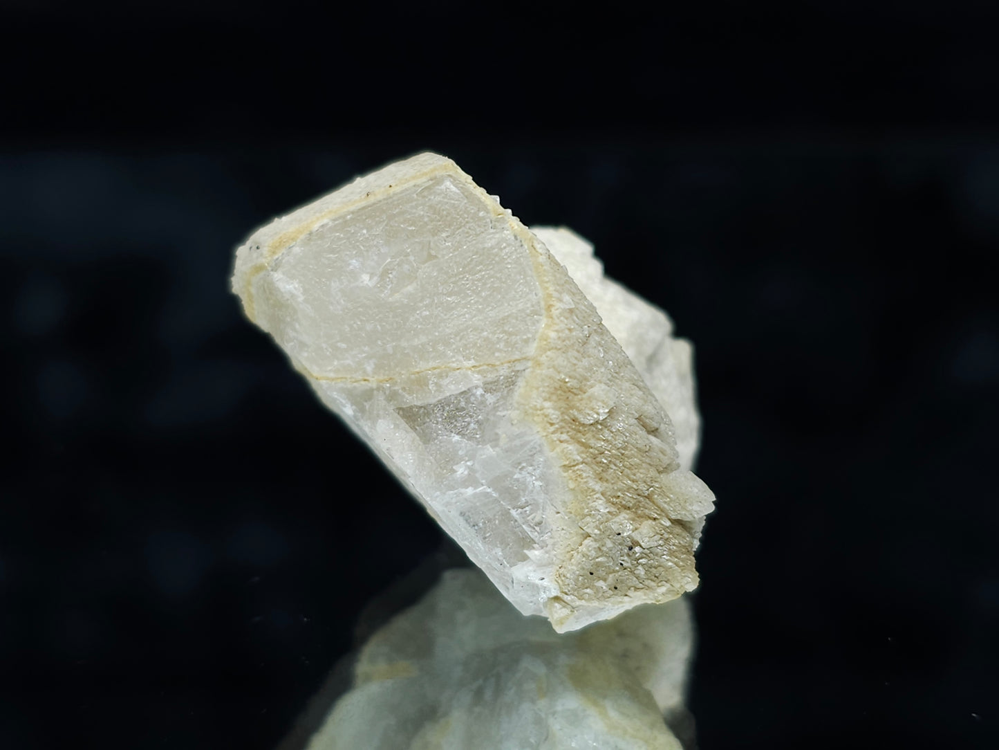 #88033 Cream-white Calcite pseudomorph after twin Combined form Calcite