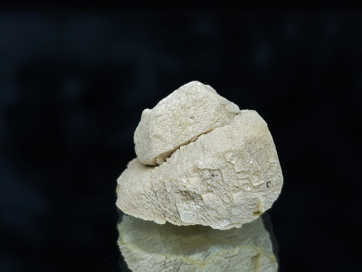 #88034 Cream-white Calcite pseudomorph after twin Combined from Calcite