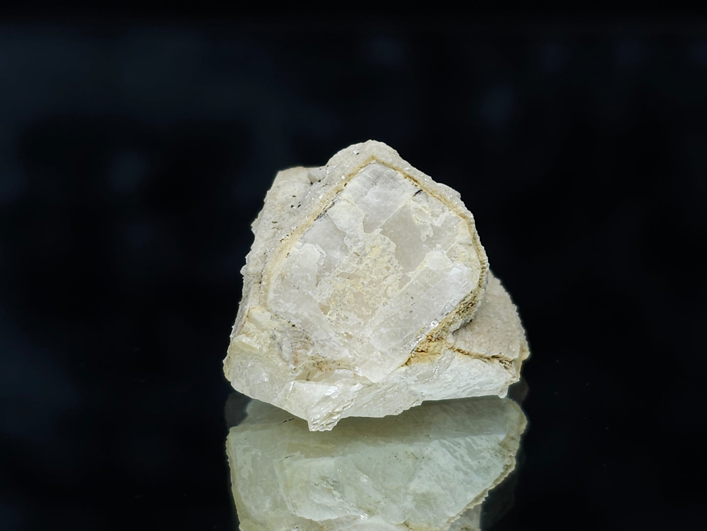 #88034 Cream-white Calcite pseudomorph after twin Combined from Calcite