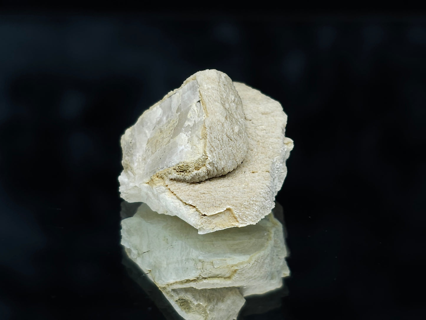 #88034 Cream-white Calcite pseudomorph after twin Combined from Calcite