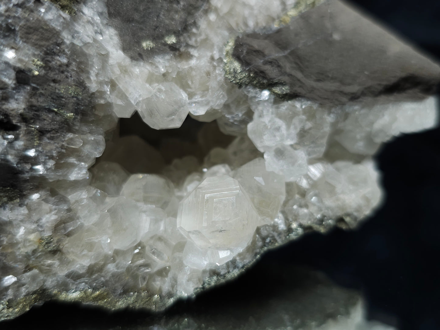 #33122 Super clear Nailhead Spar Calcite geode with Chalcopyrite ore and multiple small fossils in the matrix