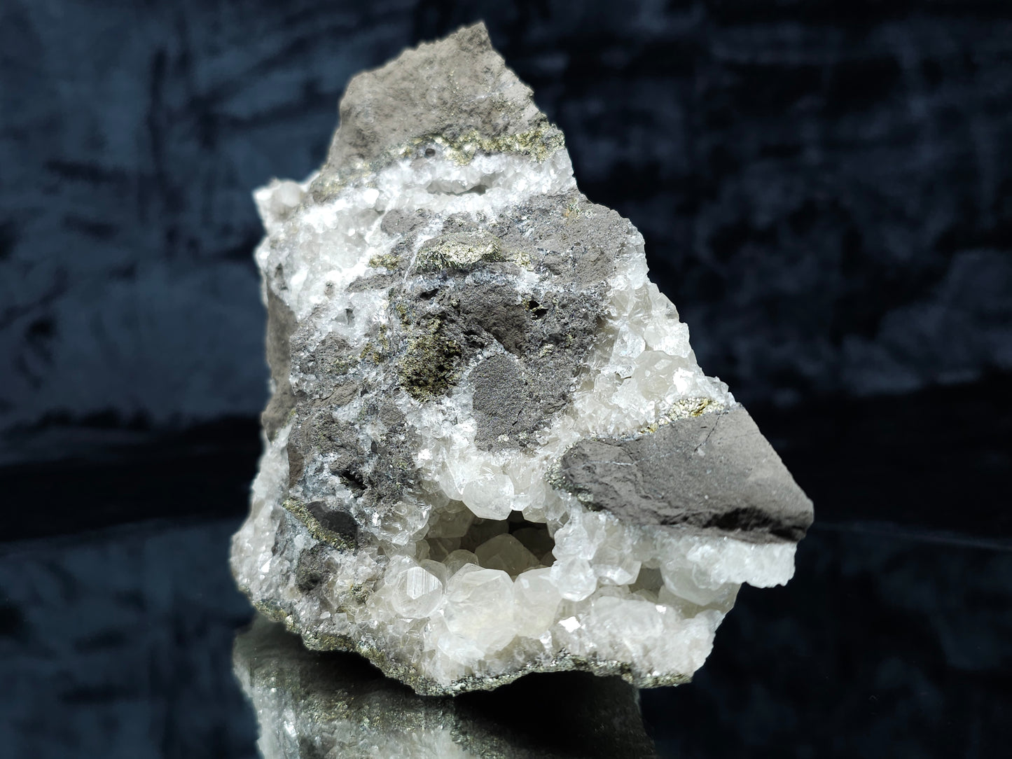 #33122 Super clear Nailhead Spar Calcite geode with Chalcopyrite ore and multiple small fossils in the matrix
