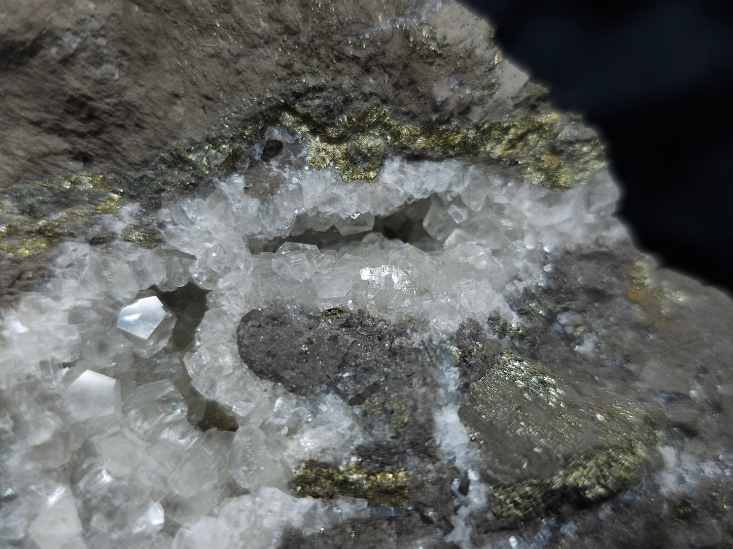 #33122 Super clear Nailhead Spar Calcite geode with Chalcopyrite ore and multiple small fossils in the matrix