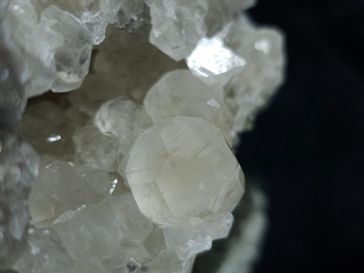 #33122 Super clear Nailhead Spar Calcite geode with Chalcopyrite ore and multiple small fossils in the matrix