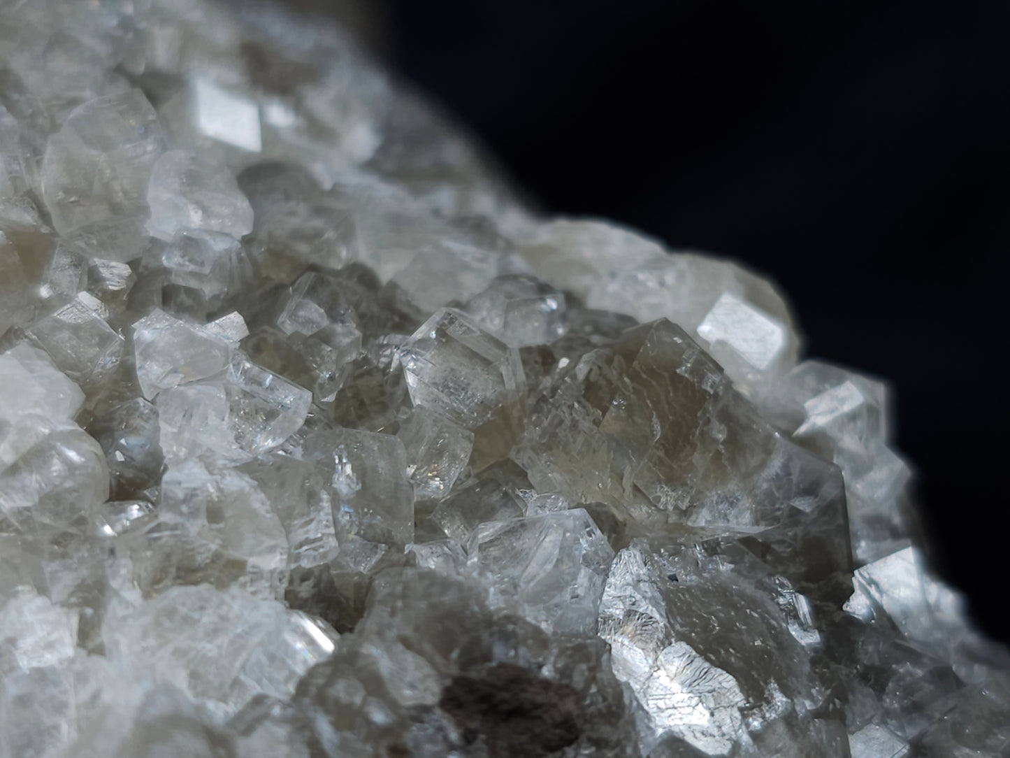 #33123 Super clear Nailhead Spar Calcite cluster with Chalcopyrite ore and multiple small fossils in the matrix