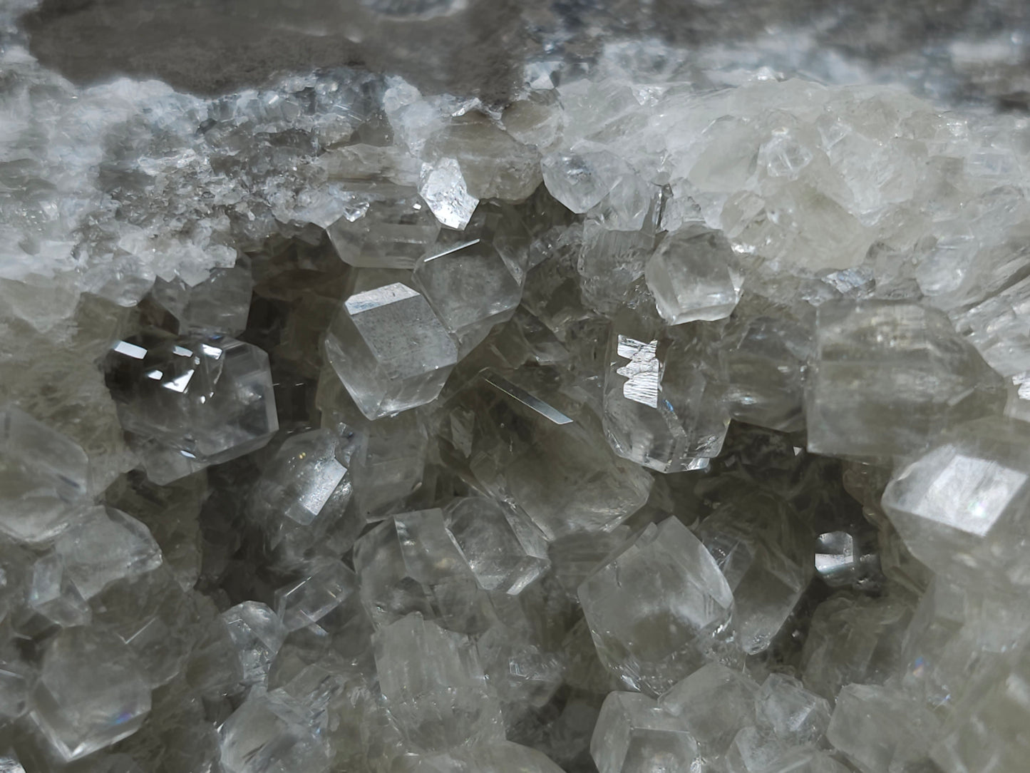 #33123 Super clear Nailhead Spar Calcite cluster with Chalcopyrite ore and multiple small fossils in the matrix