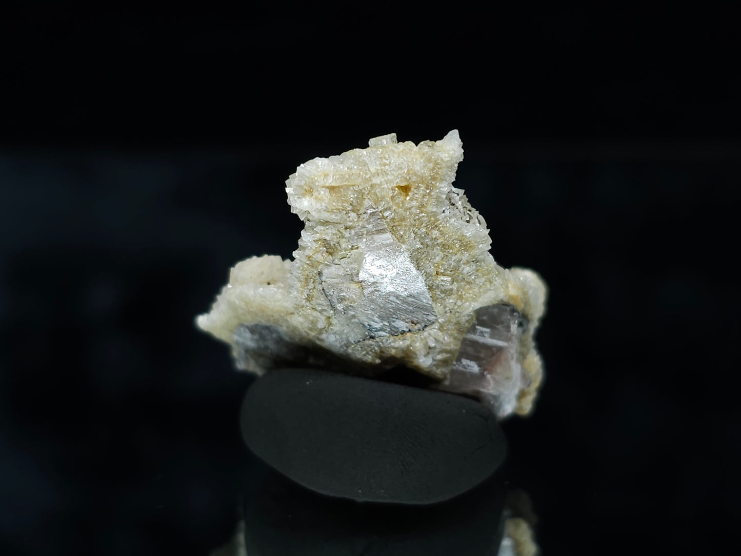 #88057 Cream-white Calcite pseudomorph after exceptional formation Calcite