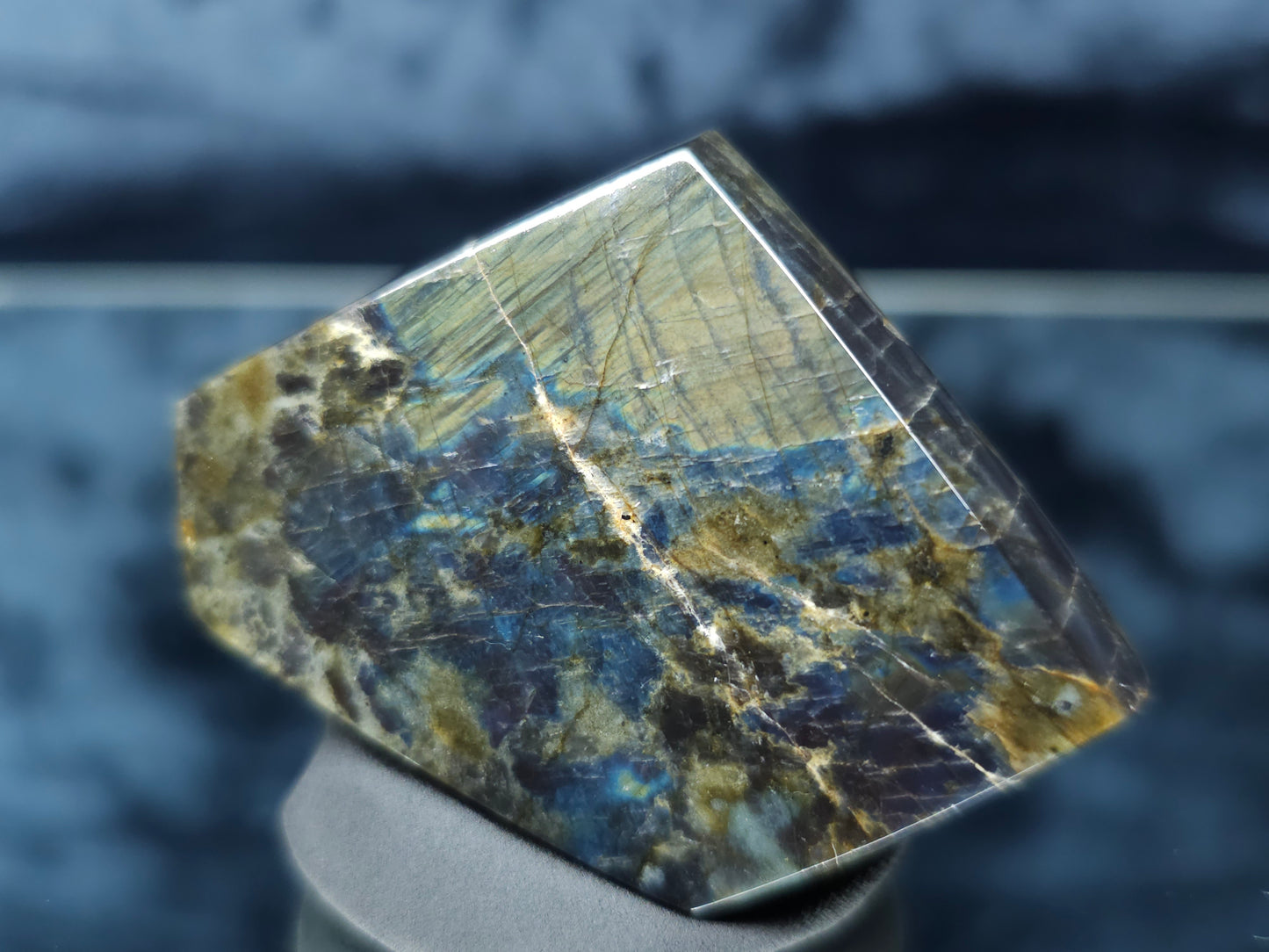 #44040 Labradorite