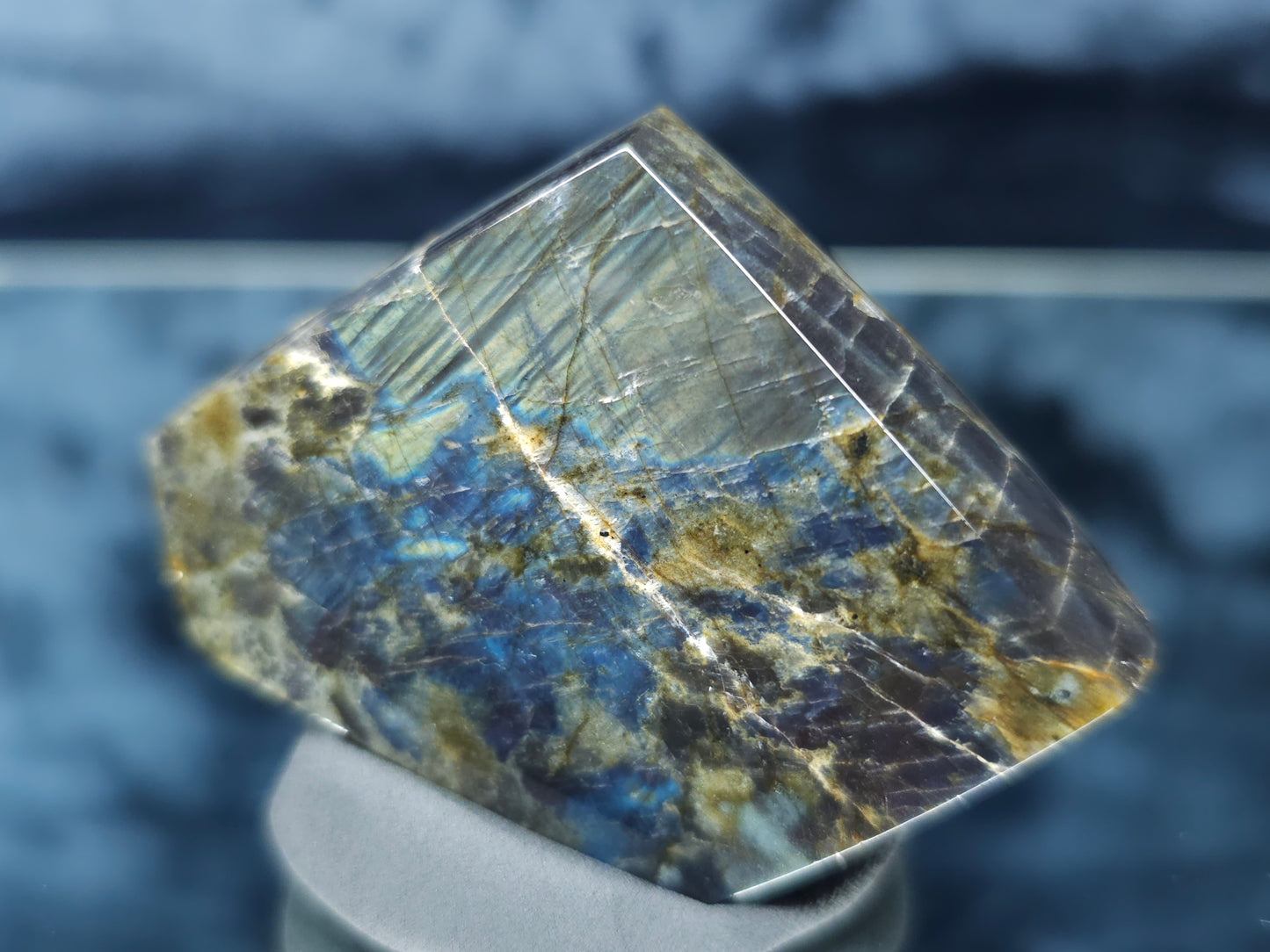 #44040 Labradorite