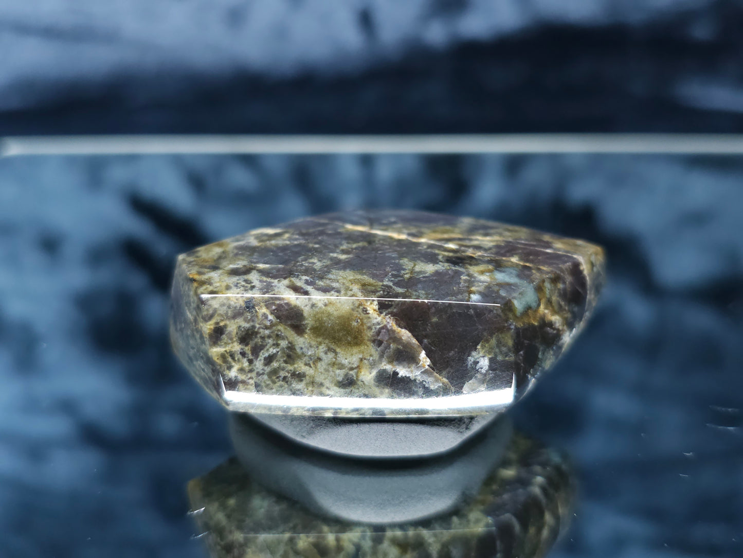 #44040 Labradorite