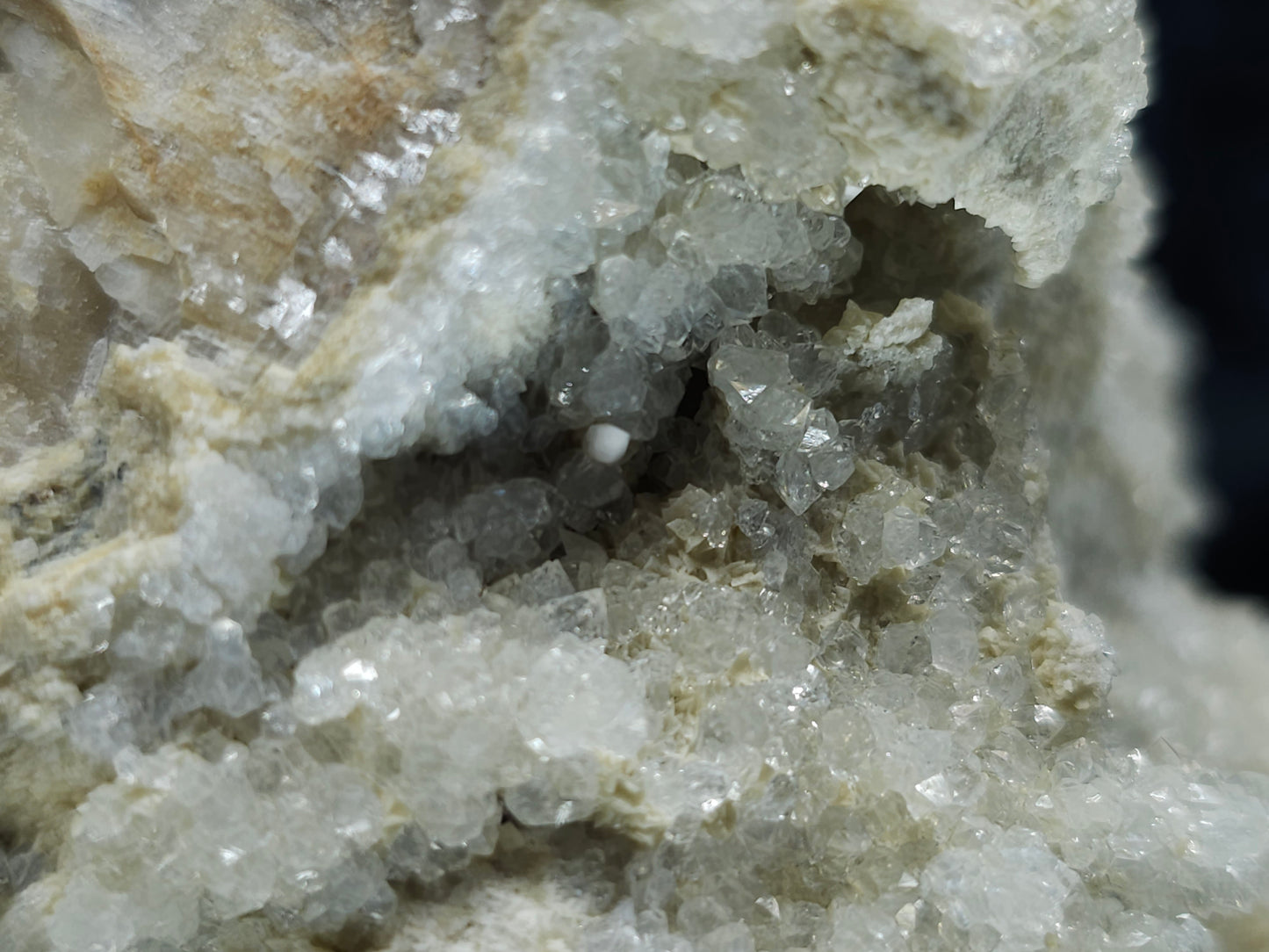 #88174 Spirit Gwindel Quartz formation on cream-white Calcite pseudomorph after Calcite matrix